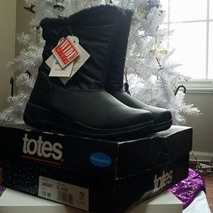 Totes Women's January Snow Boot
